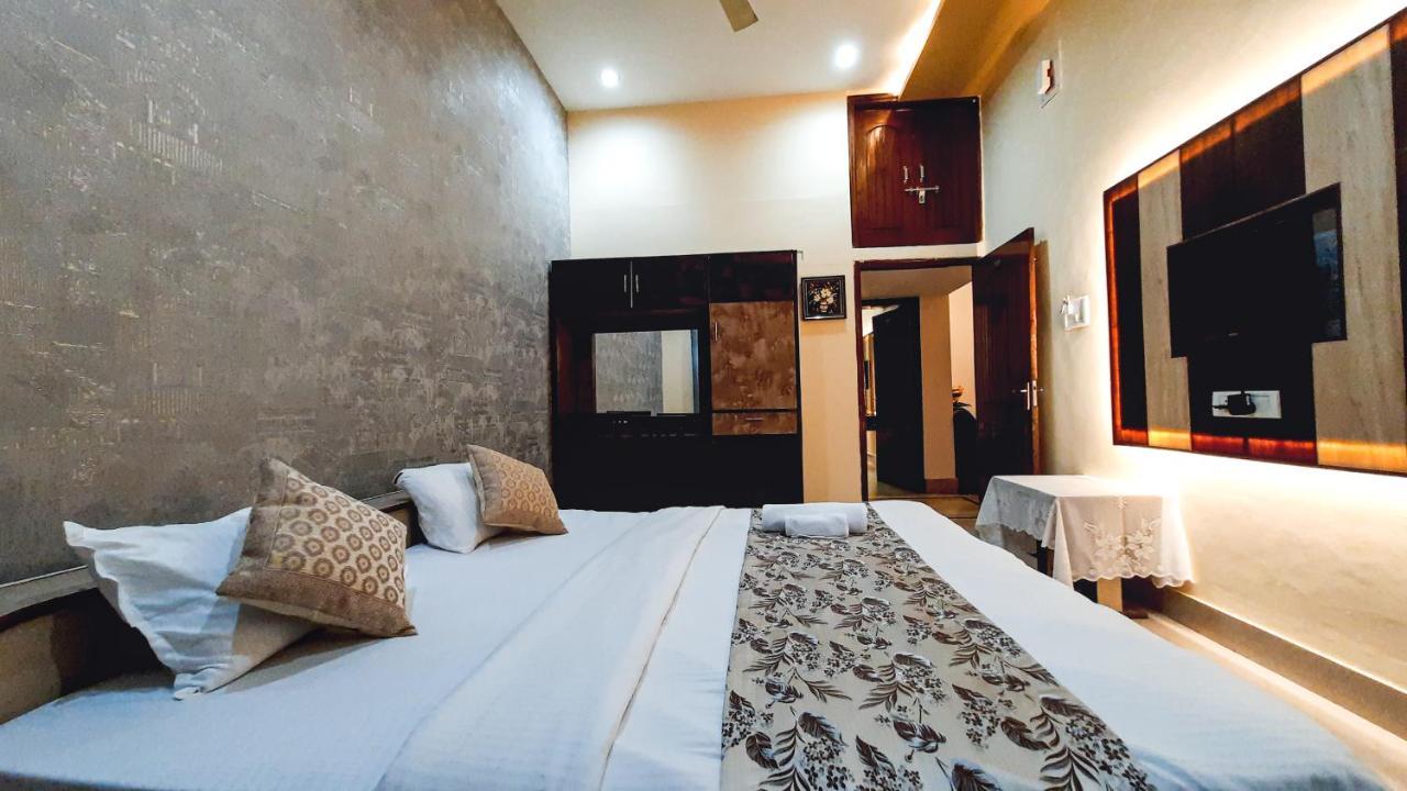 Hotel Rajyashree Palace バラナシ エクステリア 写真